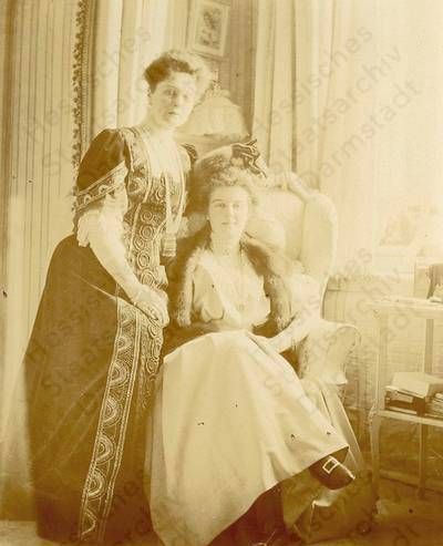 Tsarina Alexandra and Grand Duchess Maria Pavlovna, Tsar Nicholas II's first cousin 