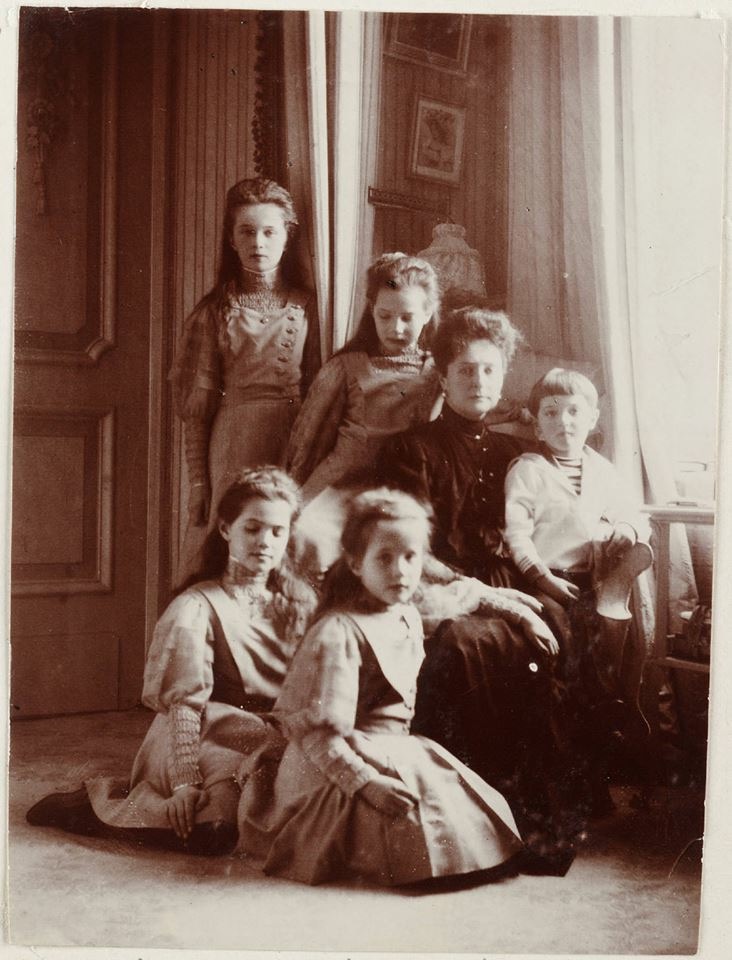 Tsarina Alexandra with Grand Duchesses Olga, Tatiana, Maria and Anastasia Romanov and Tsesarevich Alexei