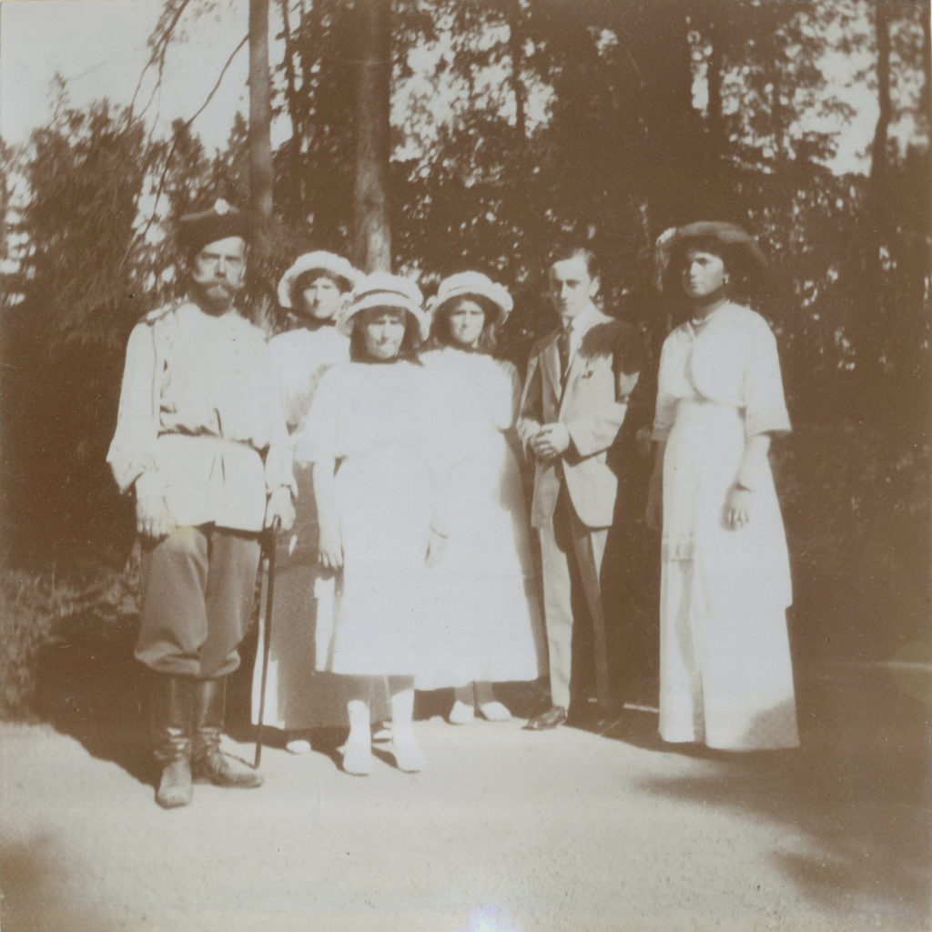 Nicholas II and his daughters in Tsarskoe Selo in 1914. 