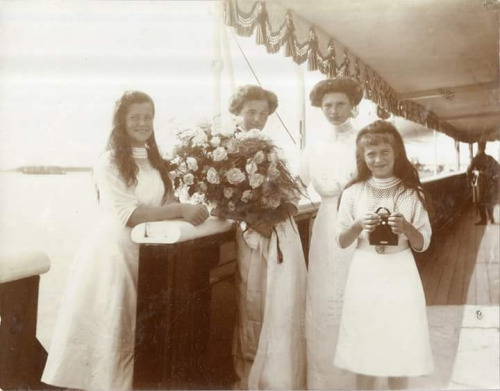 Grand Duchesses Olga, Maria, Tatiana, and Anastasia holding a Kodak camera. 
