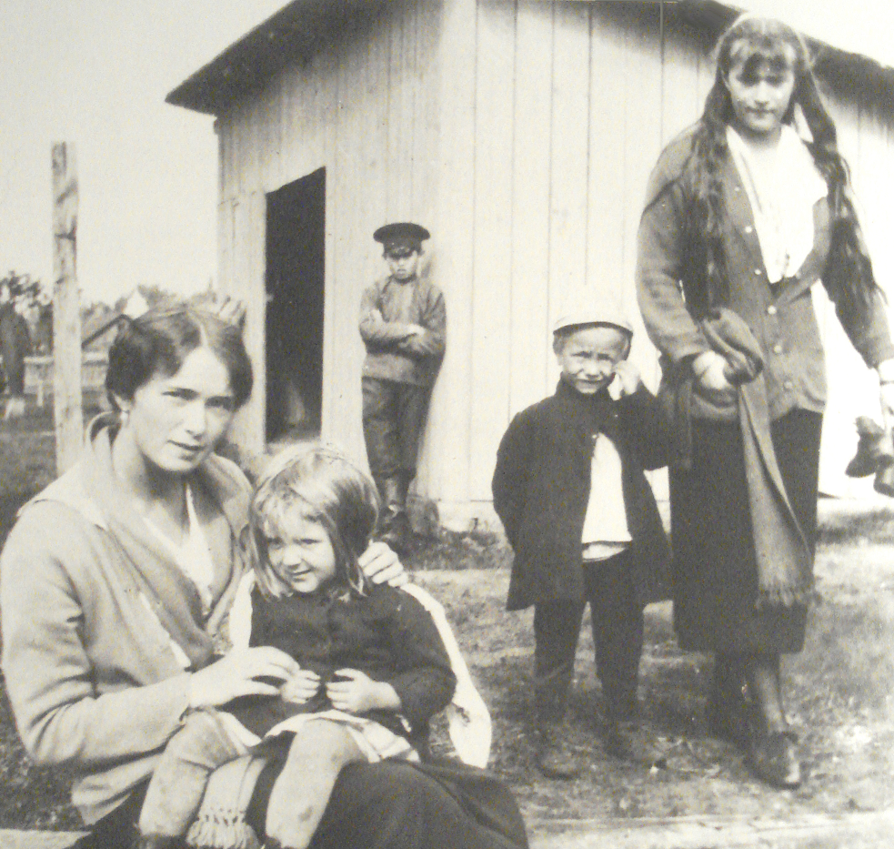 Grand Duchess Olga and Grand Duchess Anastasia with peasant children in Mogilev. 