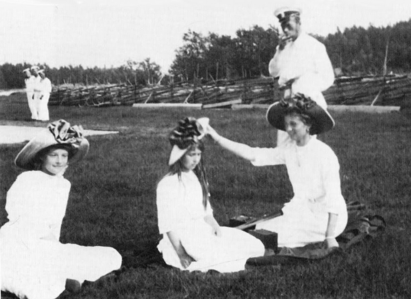 Grand Duchesses Tatiana, Anastasia and Olga, with Nicholas II standing in background. 
