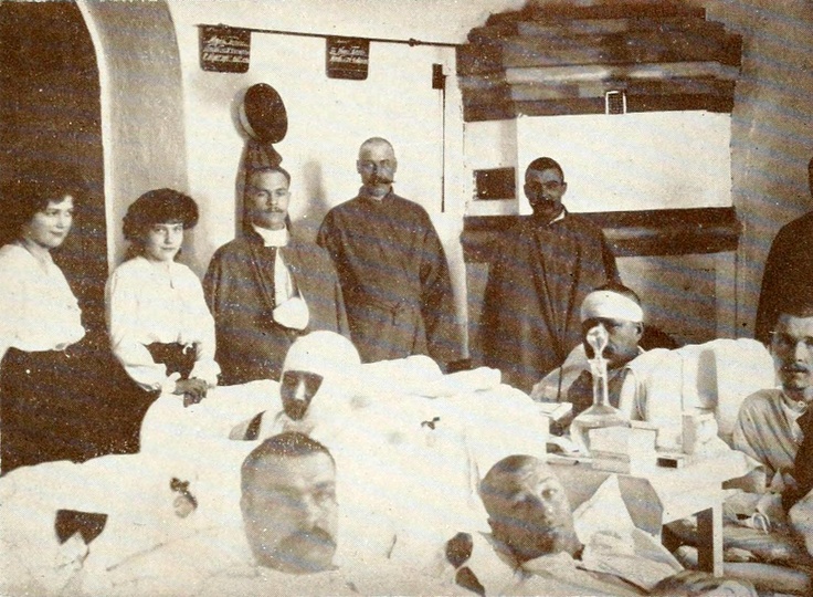 Grand Duchesses Maria and Anastasia Romanov posing with the wounded infirmary patients. 
