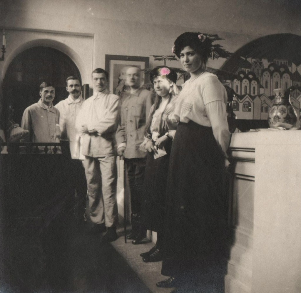 Maria and Anastasia visiting soldiers at their infirmary