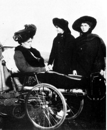 The Tsarina with her two eldest daughters, Grand Duchesses Olga and Tatiana Romanov