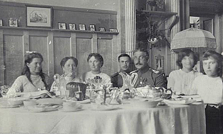 Empress Alexandra and Grand Duchess Olga eating with the suite. 