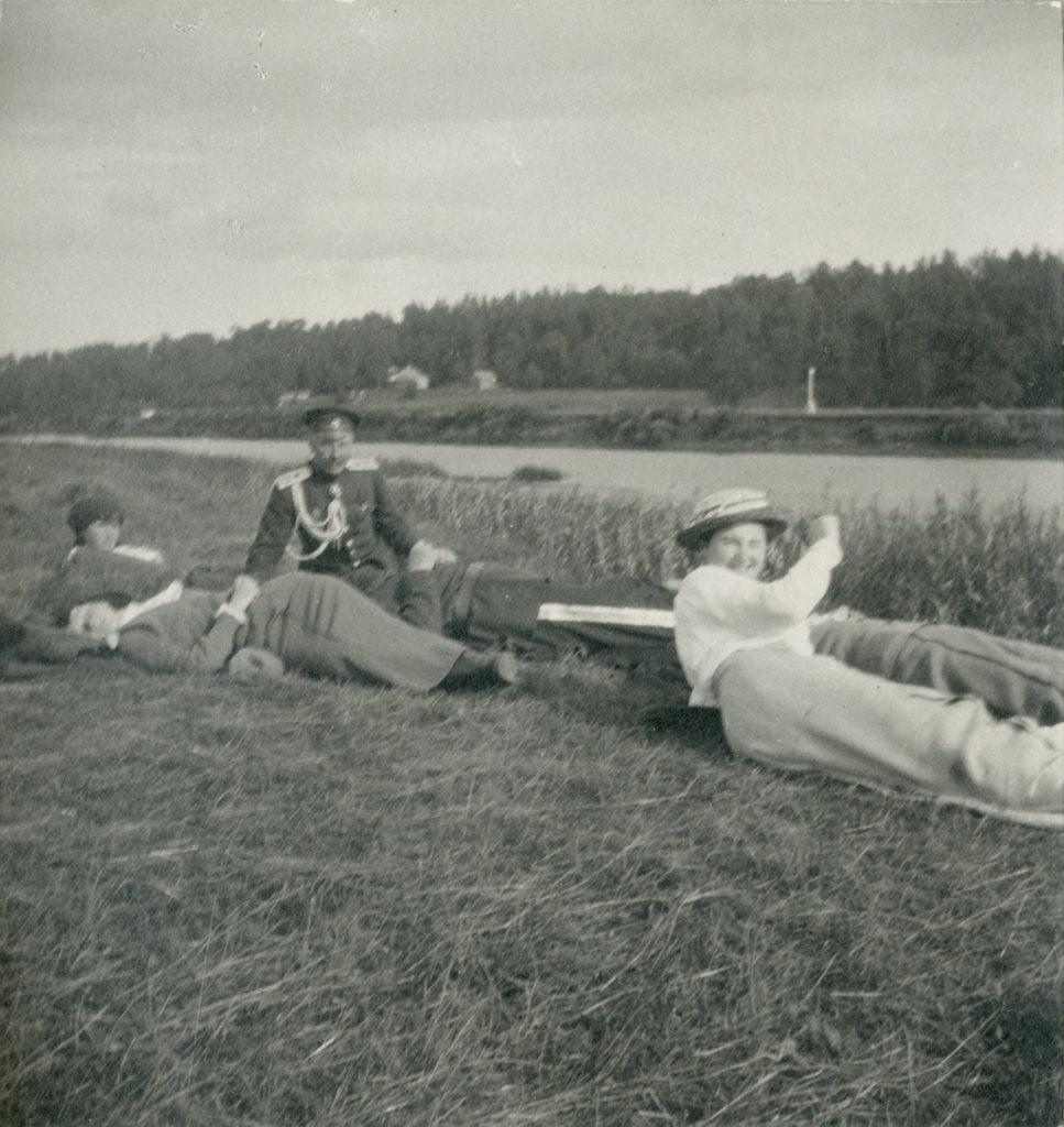  Grand Duchesses Olga, Maria and Anastasia on the Dnepr River in 1916. Photo credit:ГА РФ, ф. 683 оп. 1 д. 125 л. 16 фото 253 