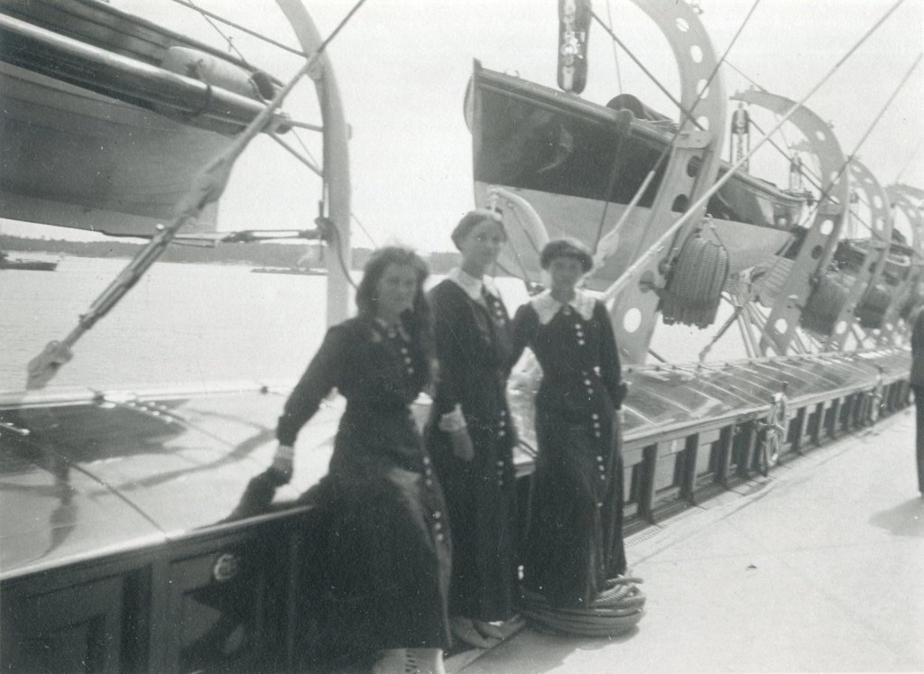 Grand Duchesses Olga, Tatiana and Maria Romanov on the imperial yacht The Standart in 1913. Photo credit: ГА РФ, ф. 651 оп. 1 д. 262 л. 5 фото 94