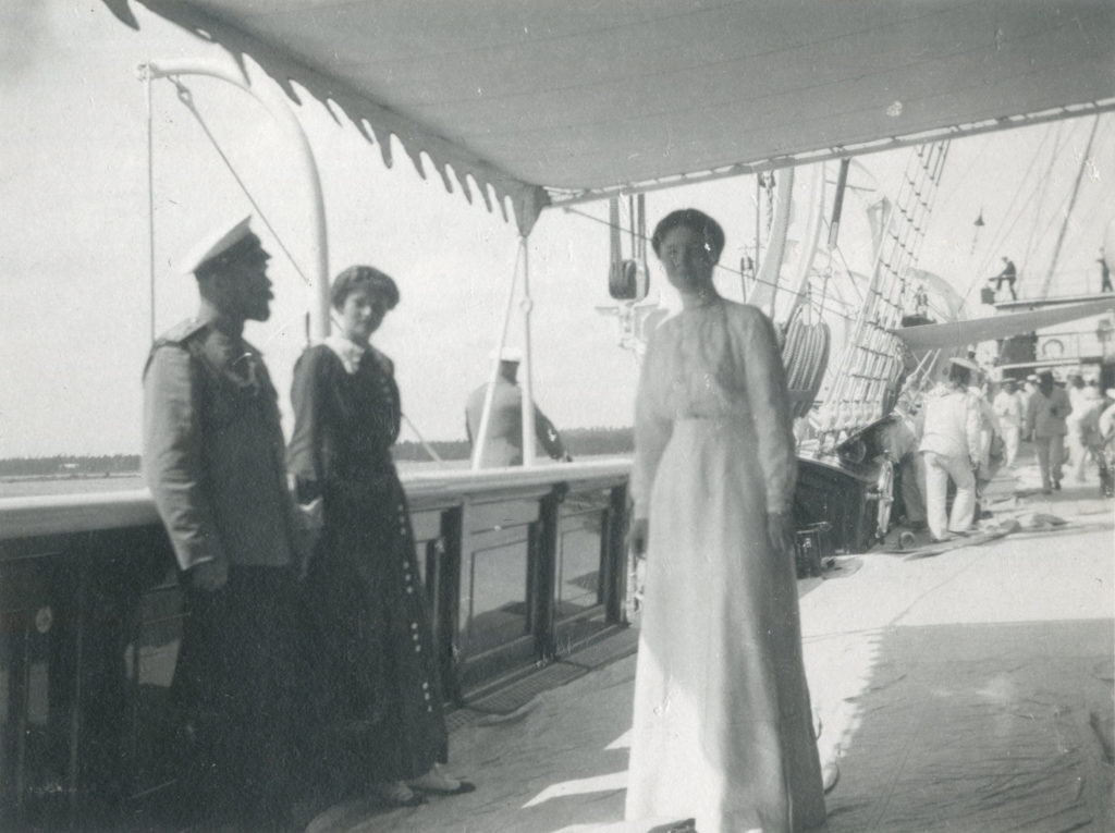 Grand Duchess Tatiana Romanov, with her father Nicholas II and Anastasia "Nastenka" Hendrikov, a Romanov family friend. Photo credit: ГА РФ, ф. 651 оп. 1 д. 262 л. 5 фото 96