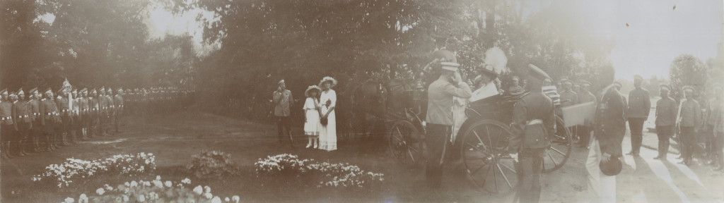 The Romanov family in Peterhof on 5 August, 1913. Photo credit: ГА РФ, ф. 640 оп. 3 д. 25 л. 33 об. фото 475