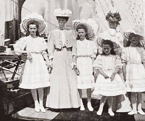 Grand Duchesses Olga, Tatiana, Maria and Anastasia with their Aunt Grand Duchess Olga Alexandrovna.