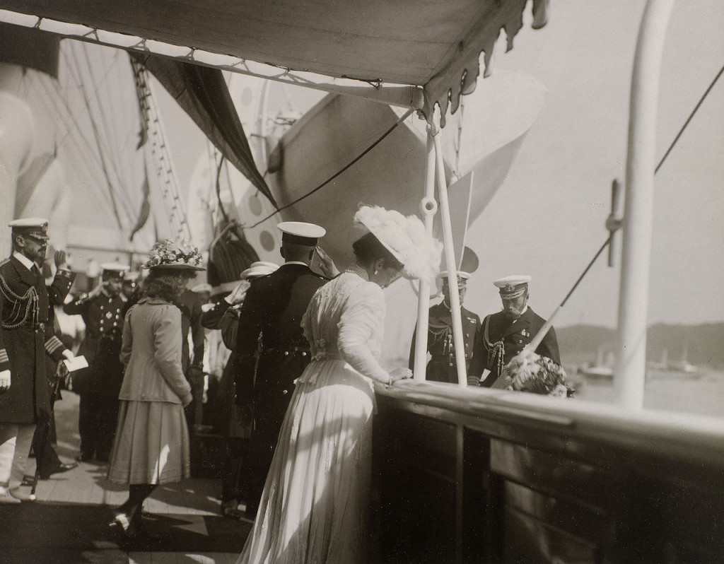 The Romanov family greeting their royal British cousins. 