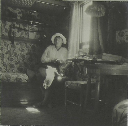Grand Duchess Anastasia in the imperial train in 1916. 