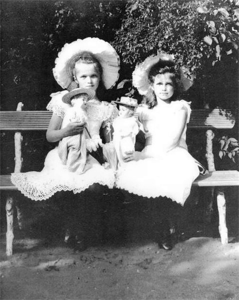 Grand Duchess Olga and Grand Duchess Maria Romanov with their dolls. 