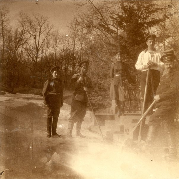 Sailor Klementy Nagorny with Tsarevich Alexei, Tsar Nicholas II and others