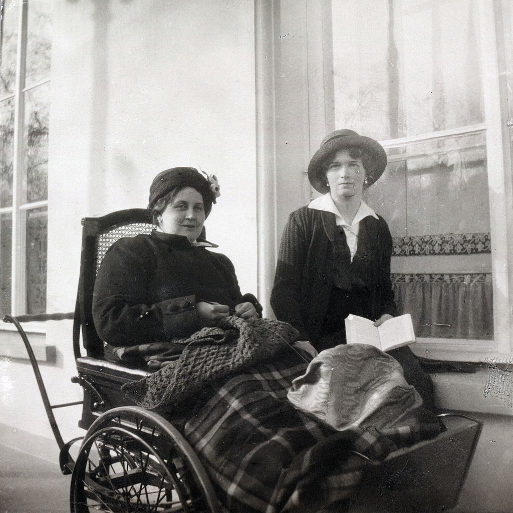 Close friend of the Romanov family, Anna Vyrubova in a wheelchair with Grand Duchess Olga in 1915
