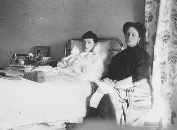  Empress Alexandra with Grand Duchess Tatiana in bed with typhoid fever.