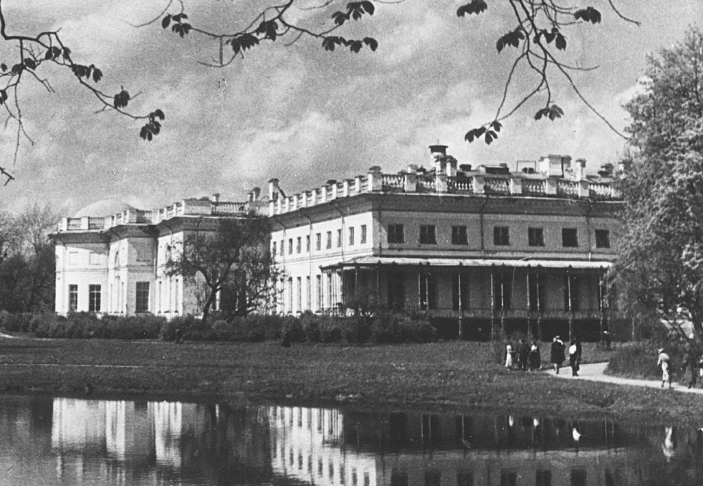 The "famous" Alexander5 Palace balcony added by the last imperial family. 