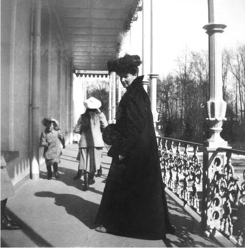 Empress Alexandra and two grand duchesses on the Alexander Palace balcony