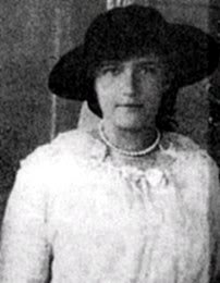 Anastasia Romanov circa 1915. 