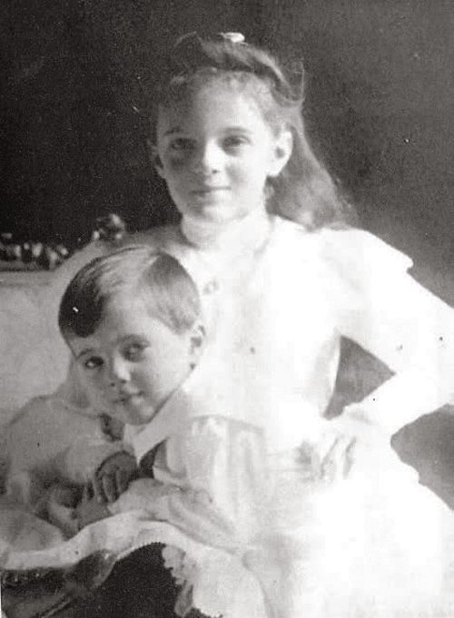 Princess Irina Alexandrovna with one of her brothers (Romanov cousins), circa 1902. 