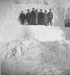 Maria Romanov and her sisters and father at the "snow tower"