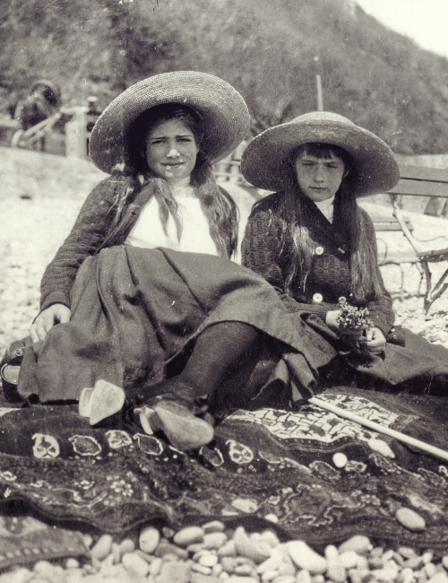 Maria Romanov with her sister Anastasia. 