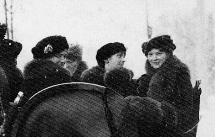 Maria Romanov and her sisters in a sleigh 